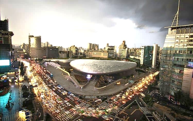 Seul: Dongdaemun Design Plaza